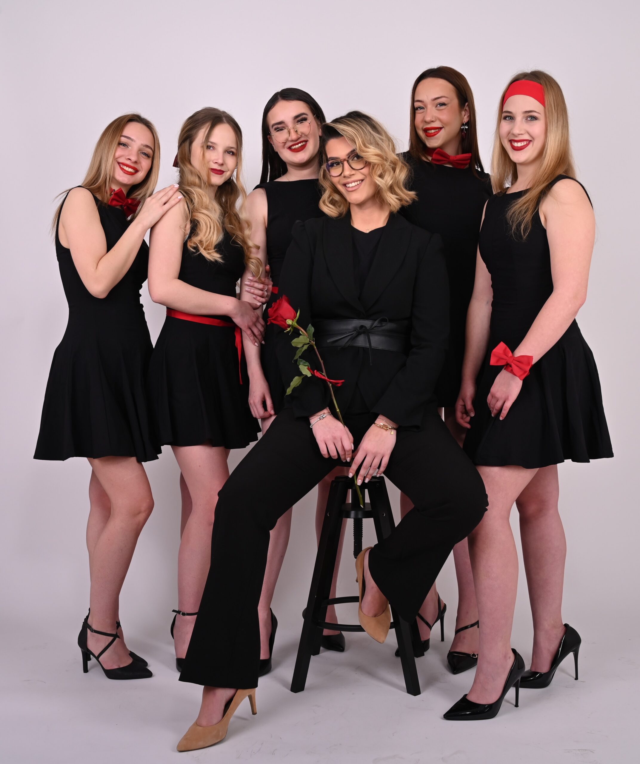 Hostess Crew behind the scenes grupna slika